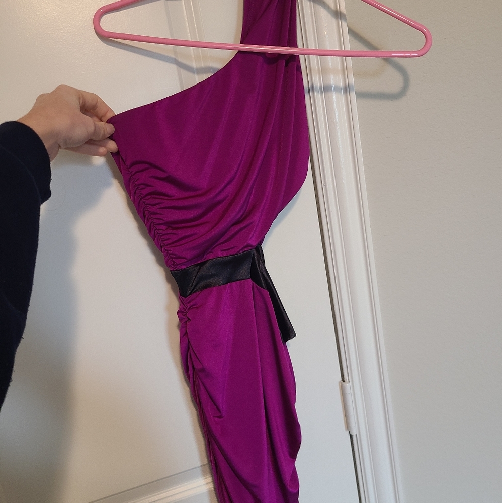 Short side cut one shoulder dress